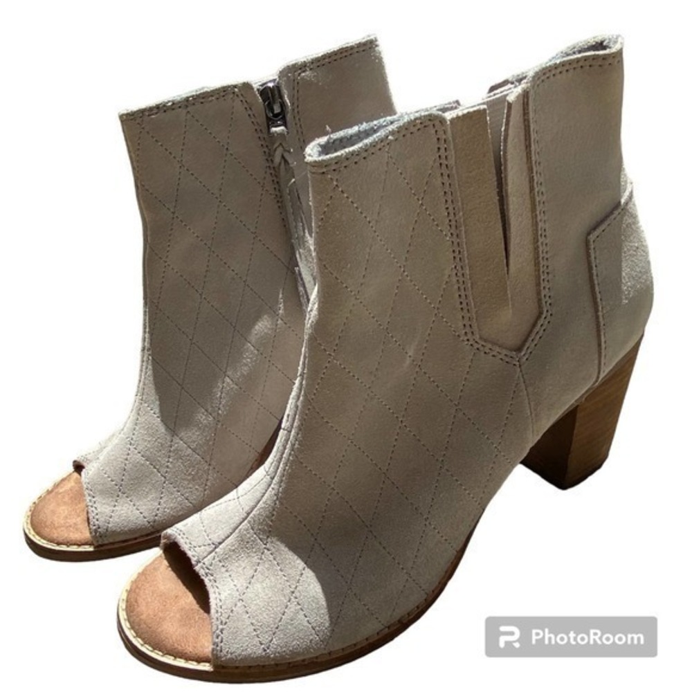 TOMS Majorca Peep Toe Ankle Bootie 8 Quilted Suede